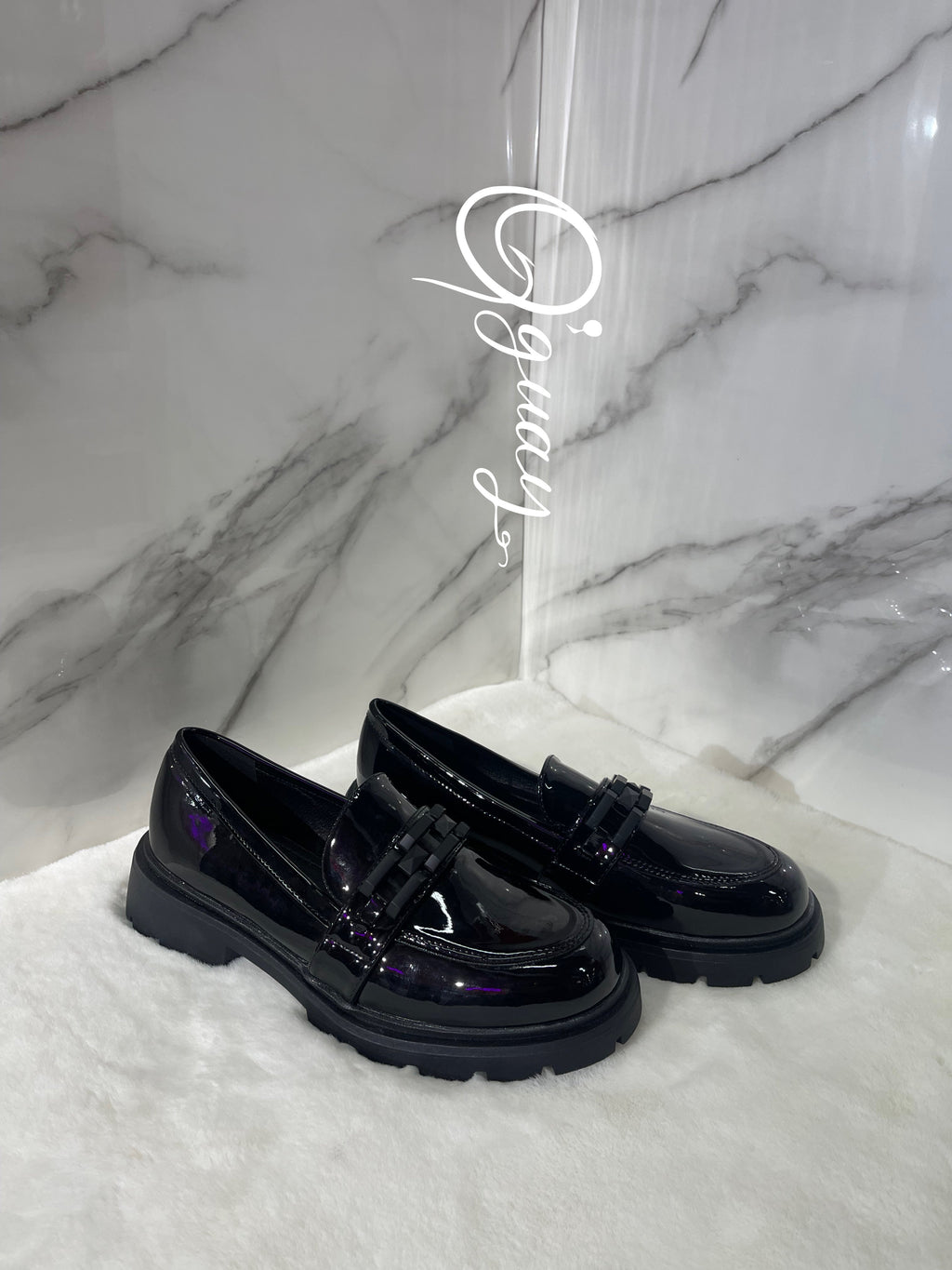 Mocasines DE CHAROL EN COLOR NEGRO