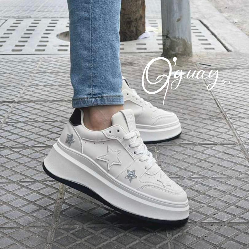 Deportivos Con ESTRELLAS En Beige