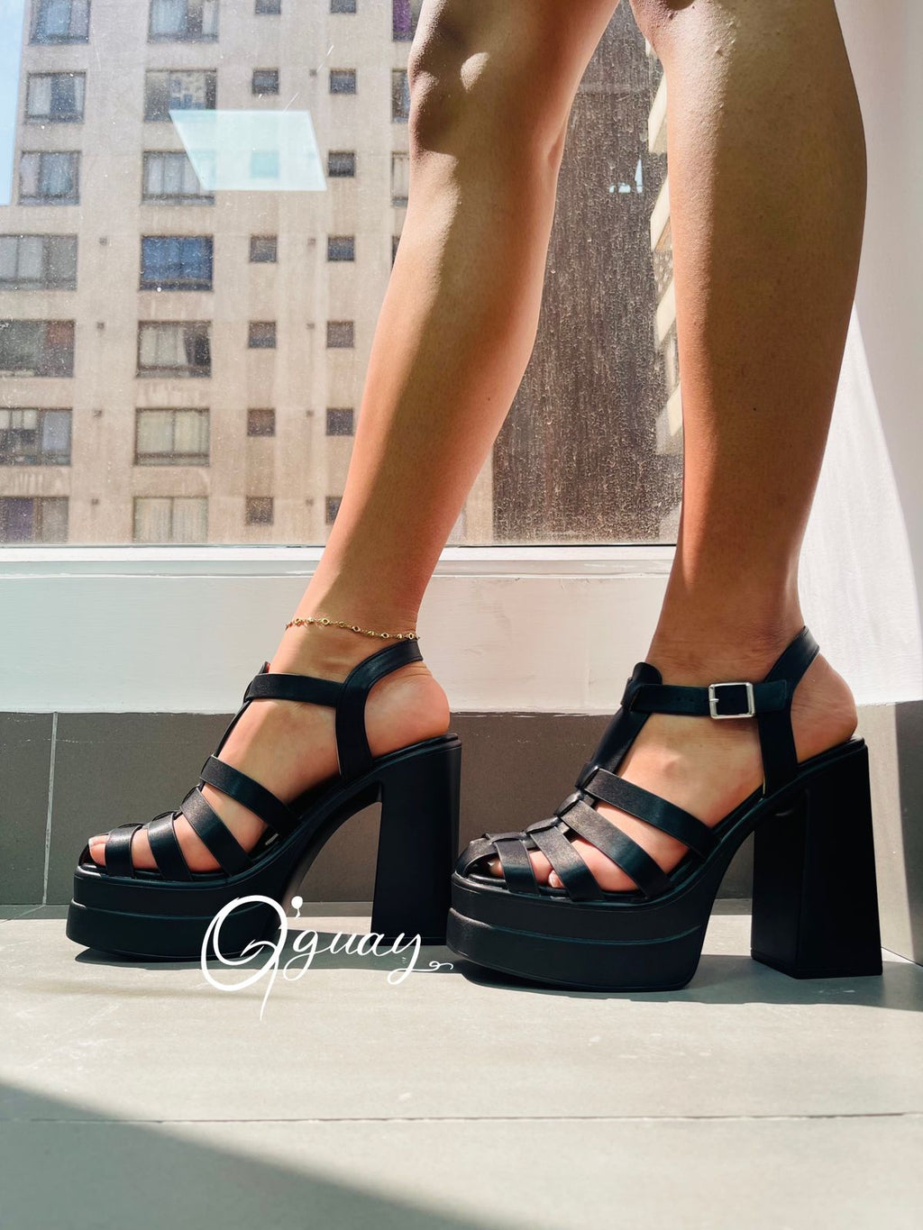 SandalIa de TIRAS EN NEGRO