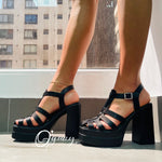 SandalIa de TIRAS EN NEGRO