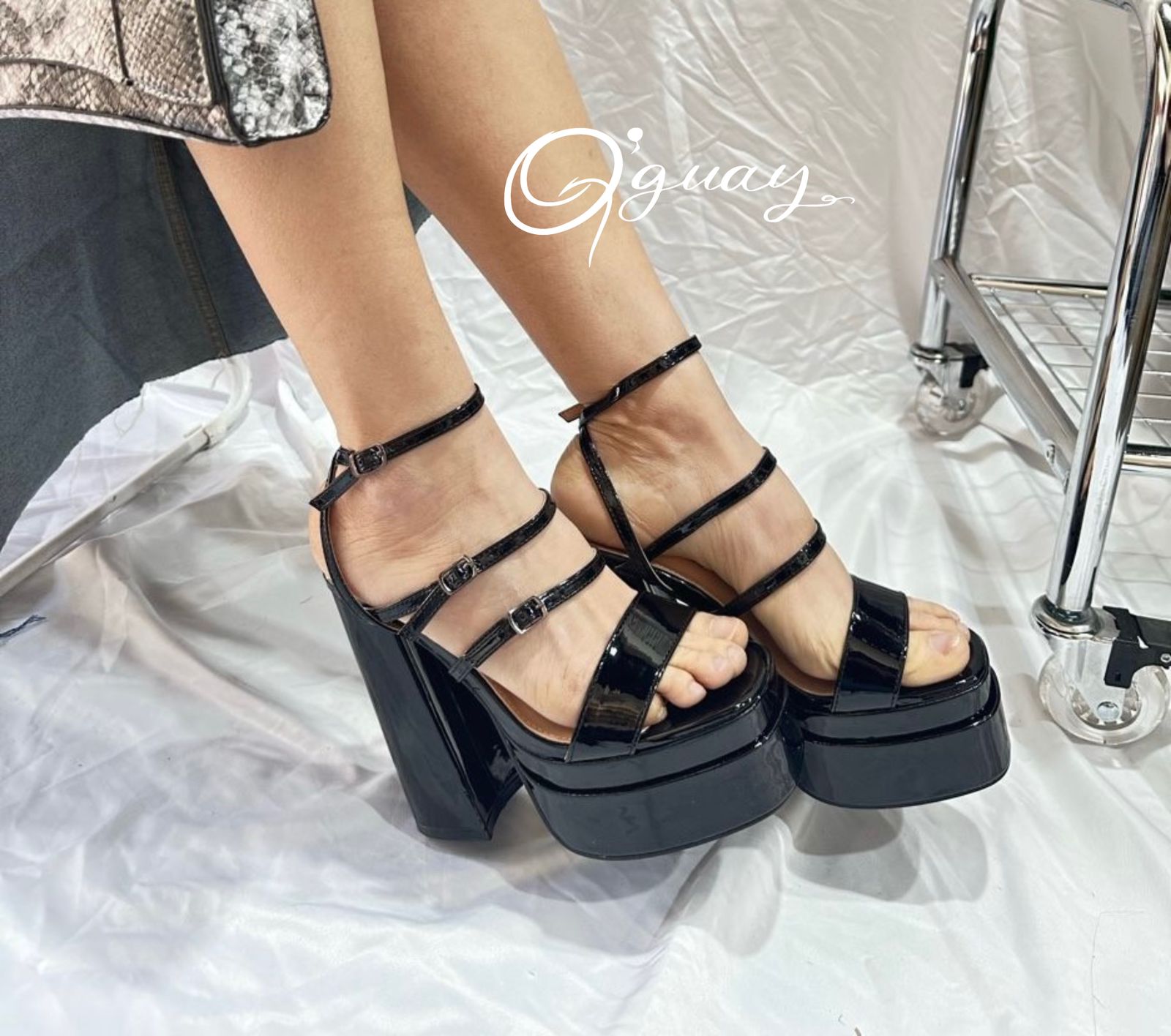 Sandalias KIM De tiras EN NEGRO