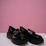 Mocacines De charol con detalles en DORADO