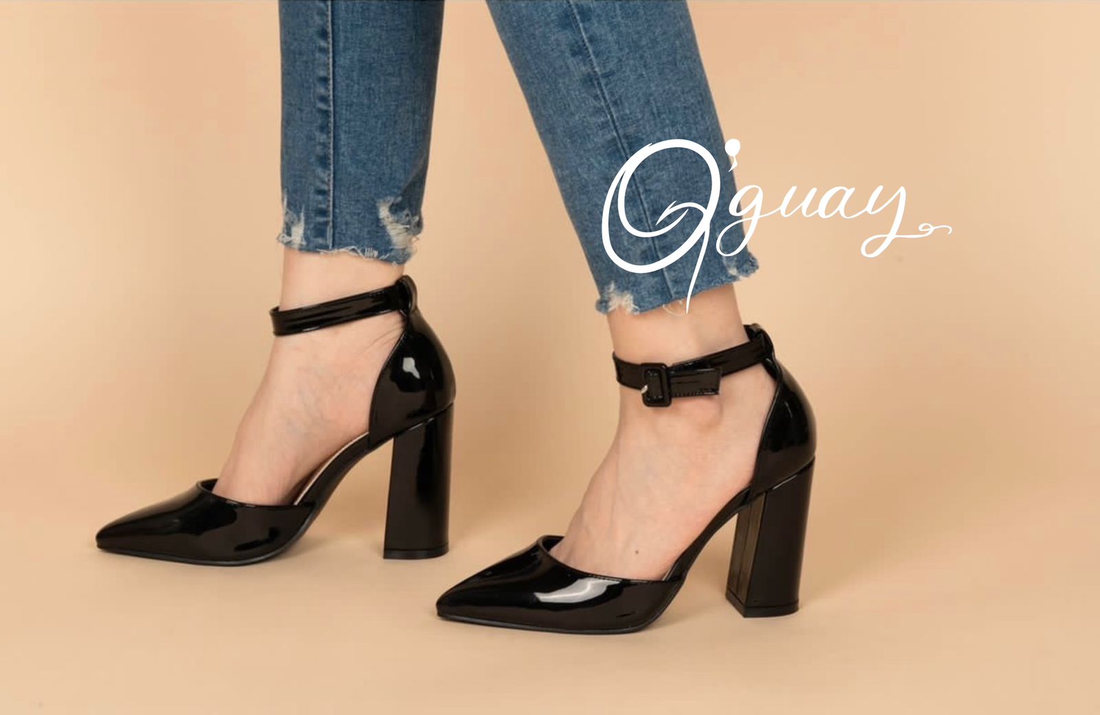 Sandalias de Punta de Charol en NEGRO