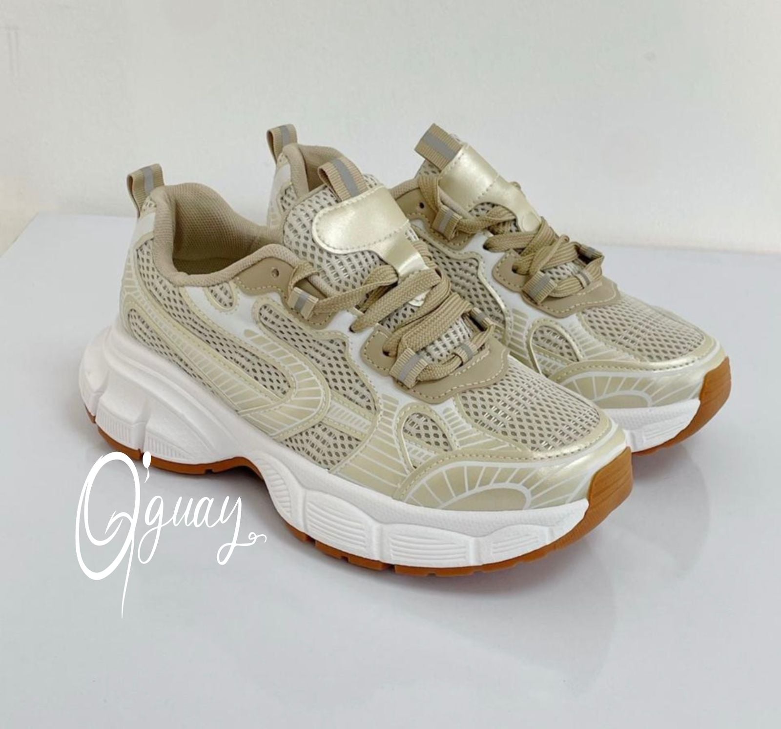 Deportivos en con Detalles EN Dorado