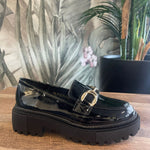 Mocacines De charol con detalles en DORADO